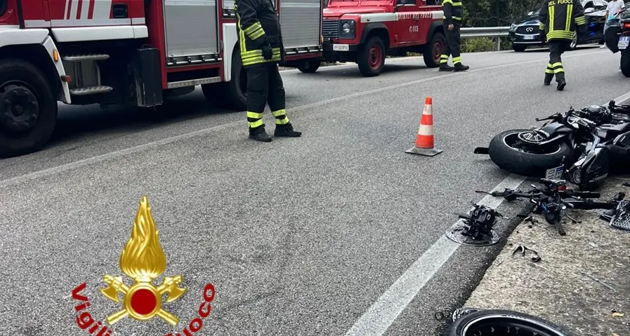 Brutto incidente a sorgono: scontro moto-auto, grave un centauro