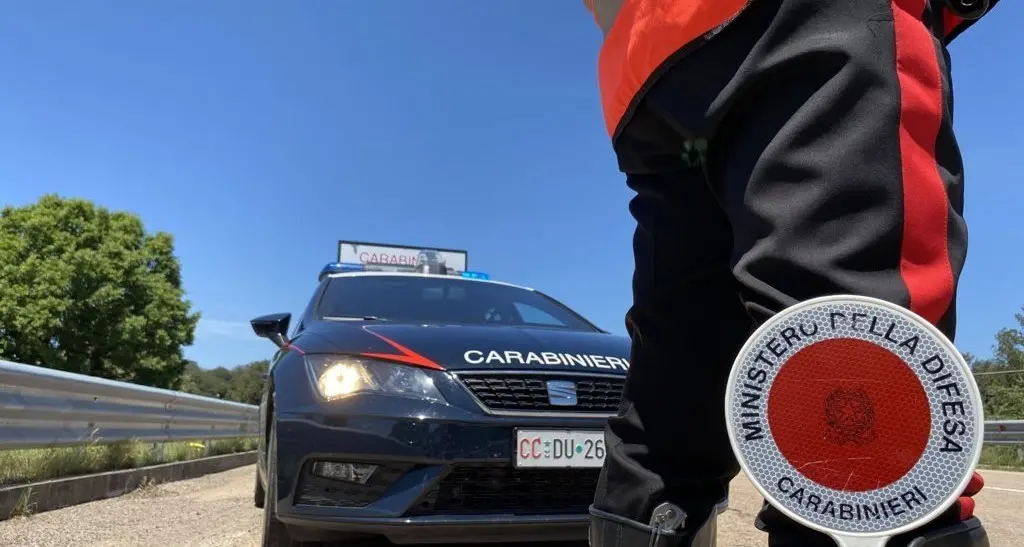 Borore, i carabinieri circondano l’ufficio postale: arrestato un 68enne armato