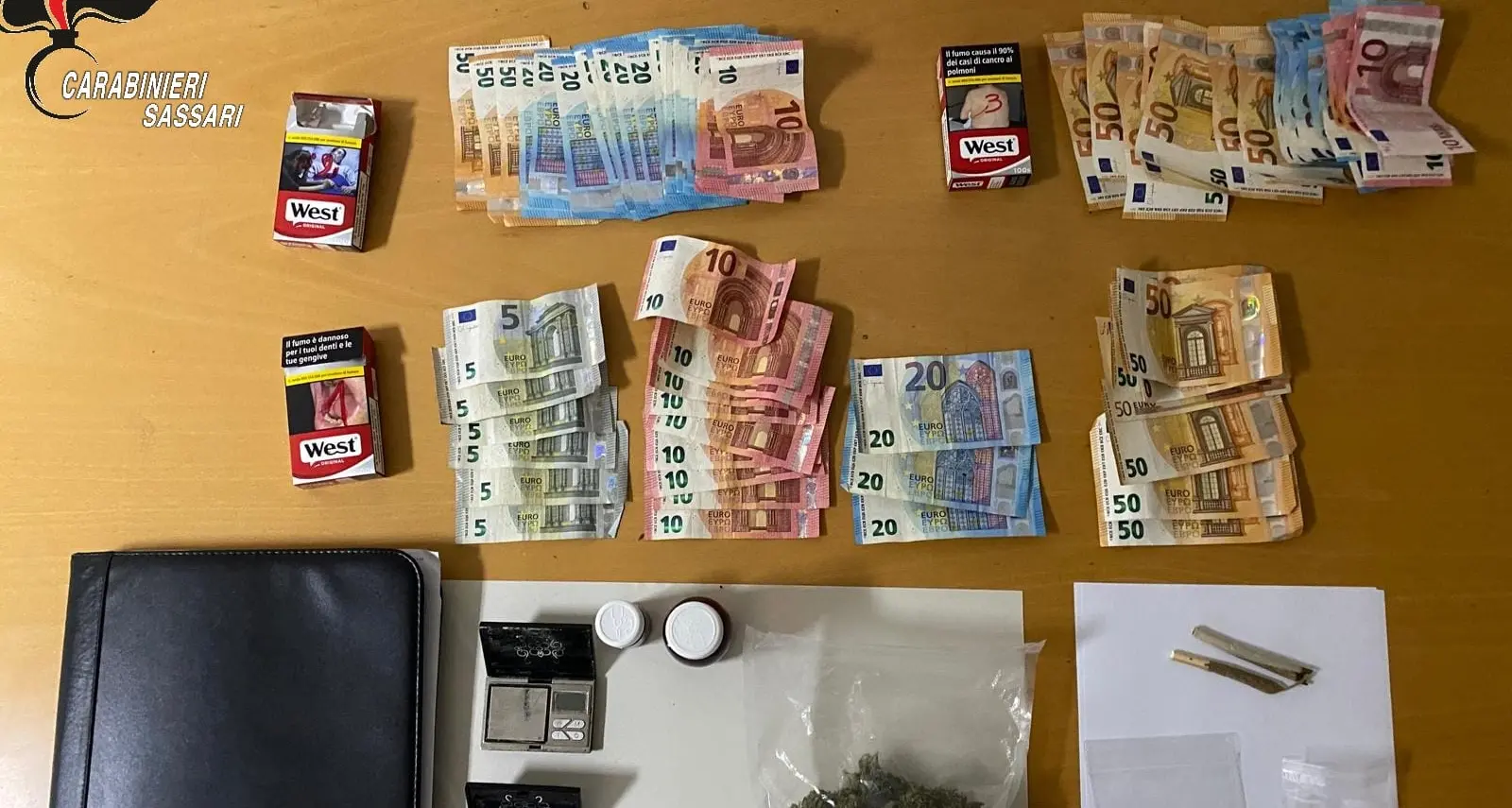 Tra i turisti in centro ad Alghero con dosi di droga, arrestato dai carabinieri