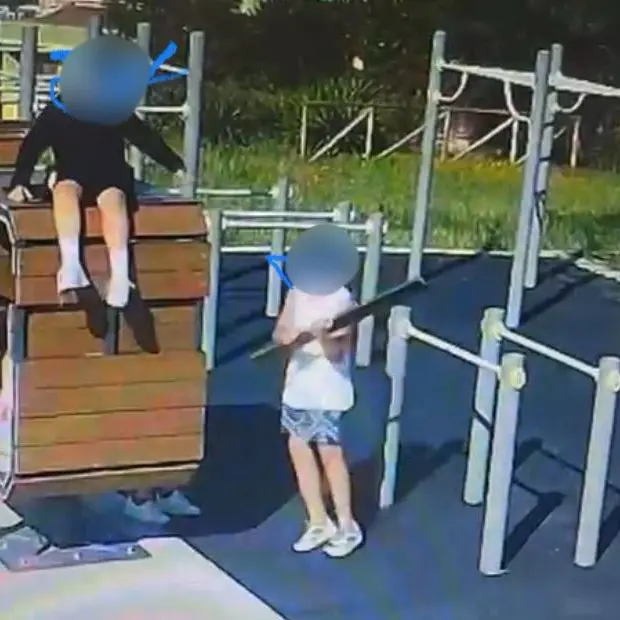 Su Planu, giochi distrutti per “simulare una lotta”: vandali ripresi dalle telecamere