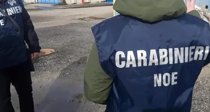 Rifiuti speciali e scarichi illeciti: gravi irregolarità in un'azienda sulla SS 130