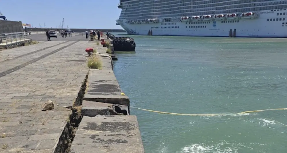 Nave da crociera rompe gli ormeggi a Catania: 2 turisti finiscono in mare