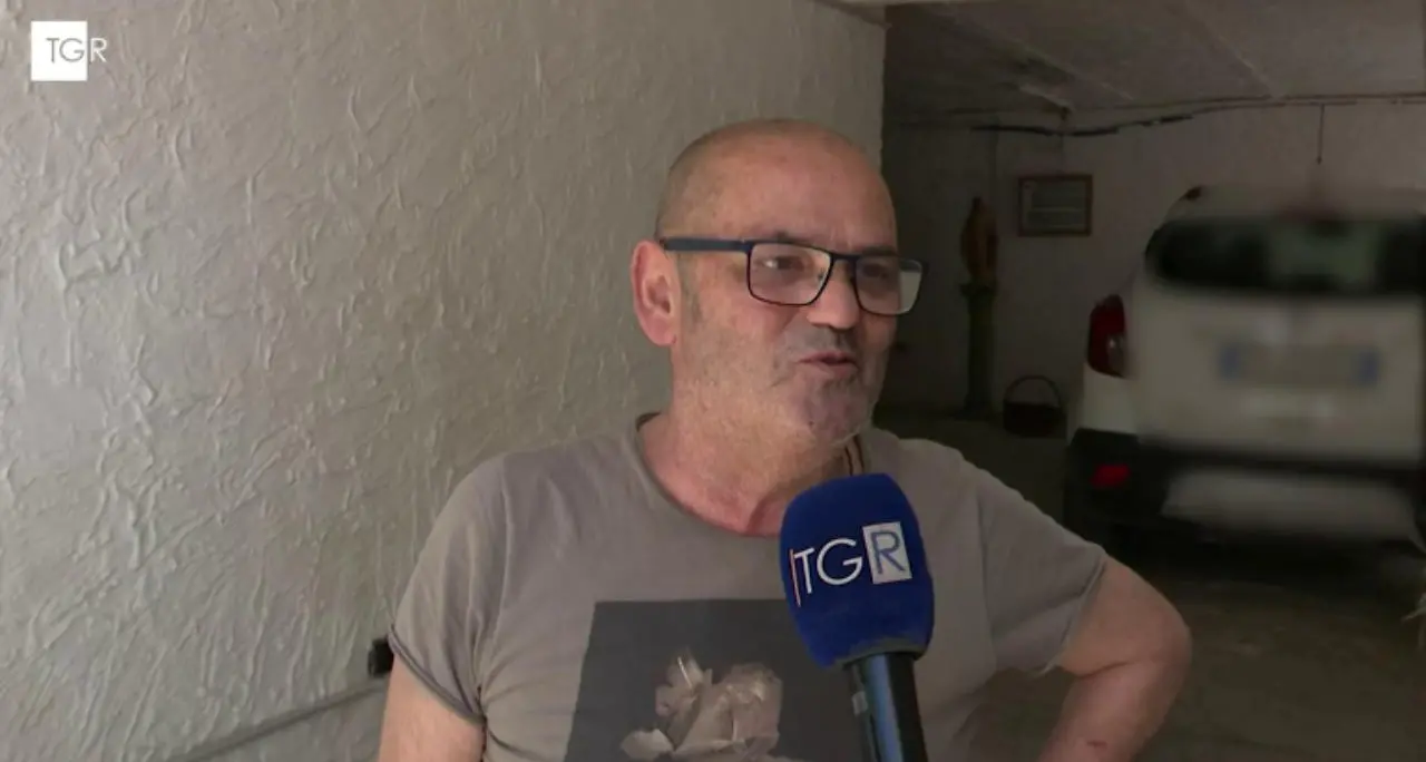 Pillole e alcol: il prof che ha insultato la figlia di Giorgia Meloni tenta il suicidio