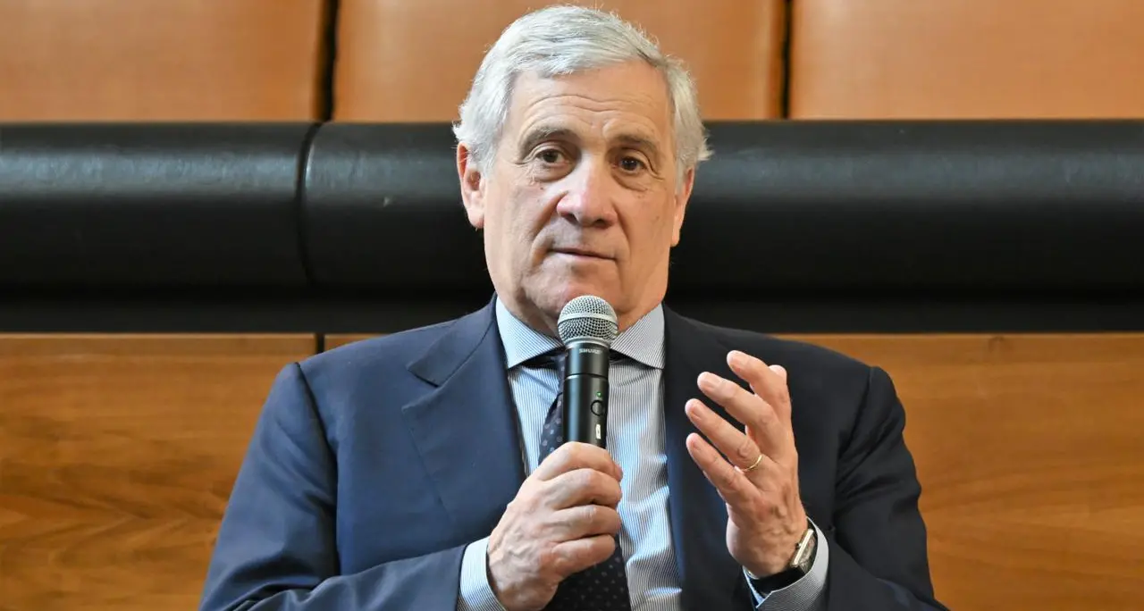 Tajani a Budoni per gli Stati generali di Forza Italia: \"La Sardegna deve tornare al voto\"