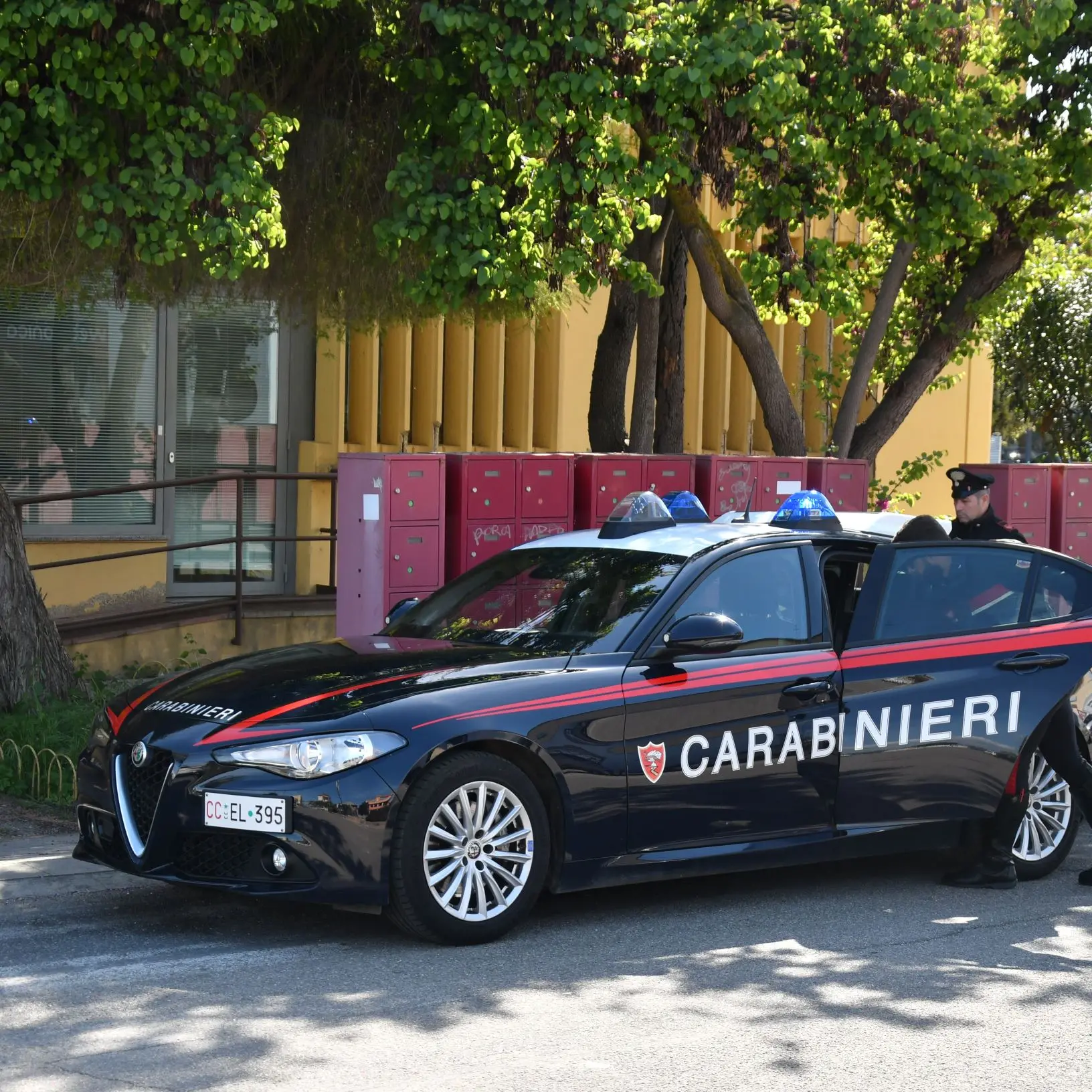 Minaccia madre e compagna con carabina ad aria compressa: arrestato a Monserrato
