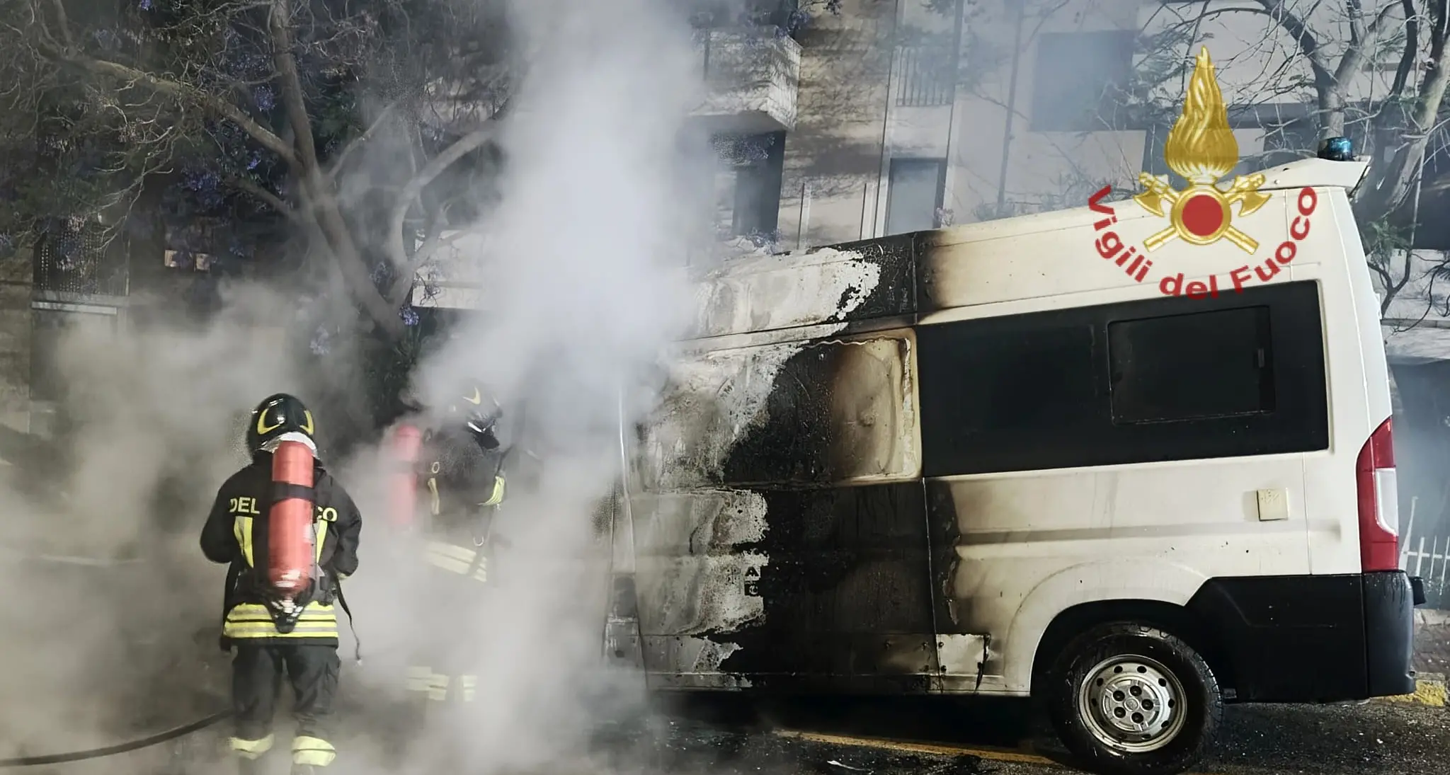 Doppio attentato incendiario contro ambulanze a Cagliari e Quartucciu
