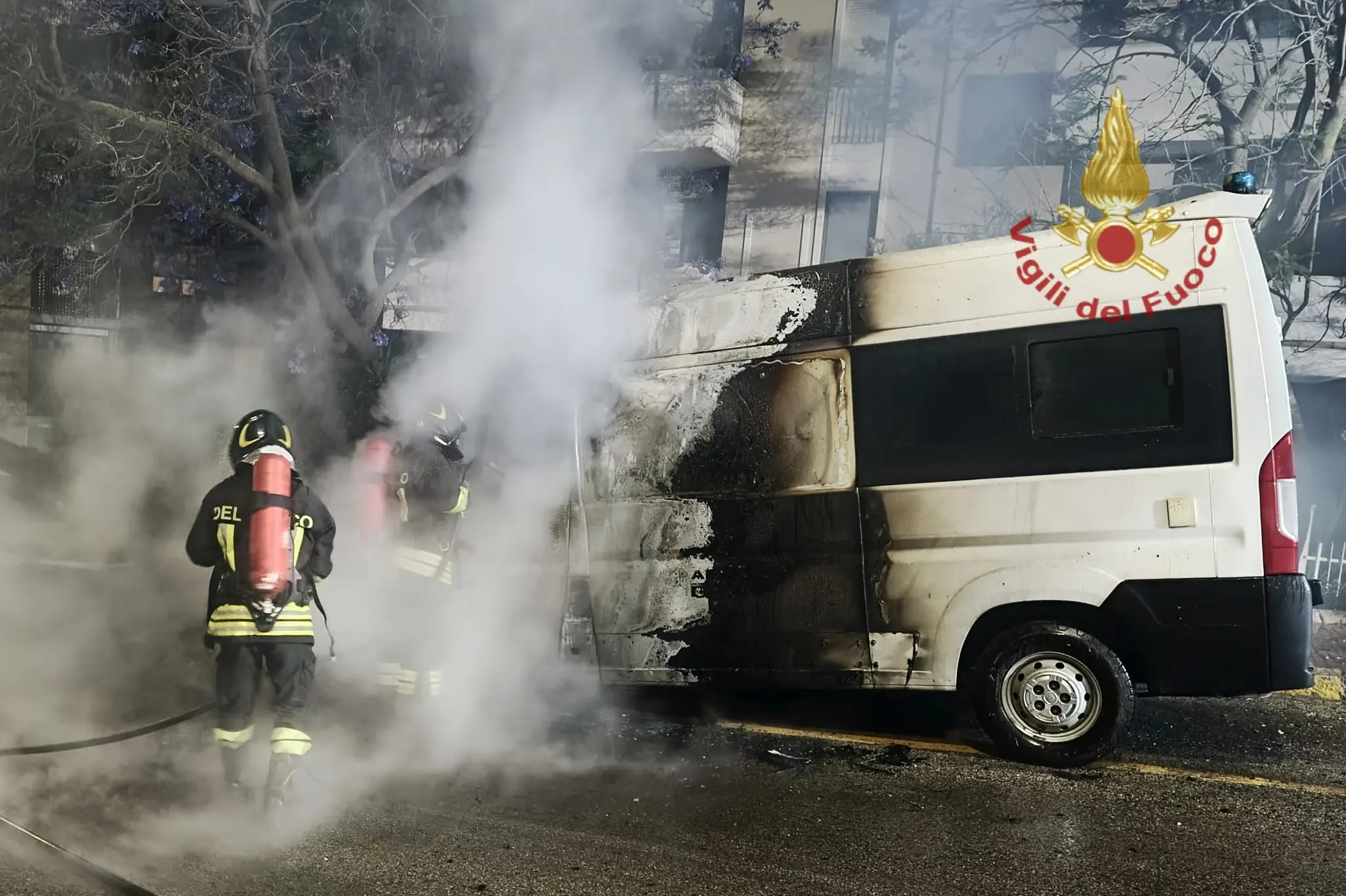 Doppio attentato incendiario contro ambulanze a Cagliari e Quartucciu