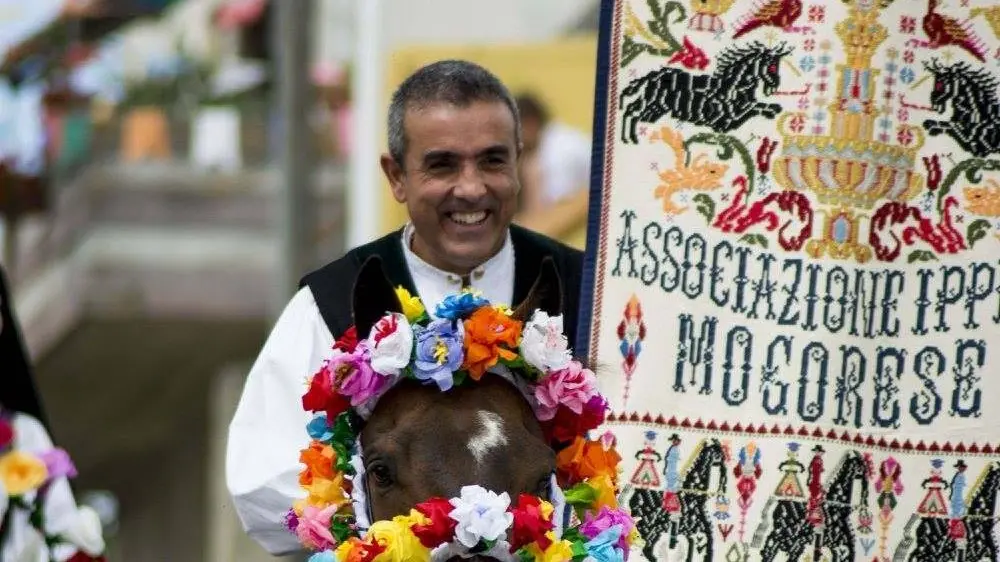 Mogoro piange Fabrizio Maccioni, il cavaliere è morto dopo l’incidente alla processione di San Bernardino