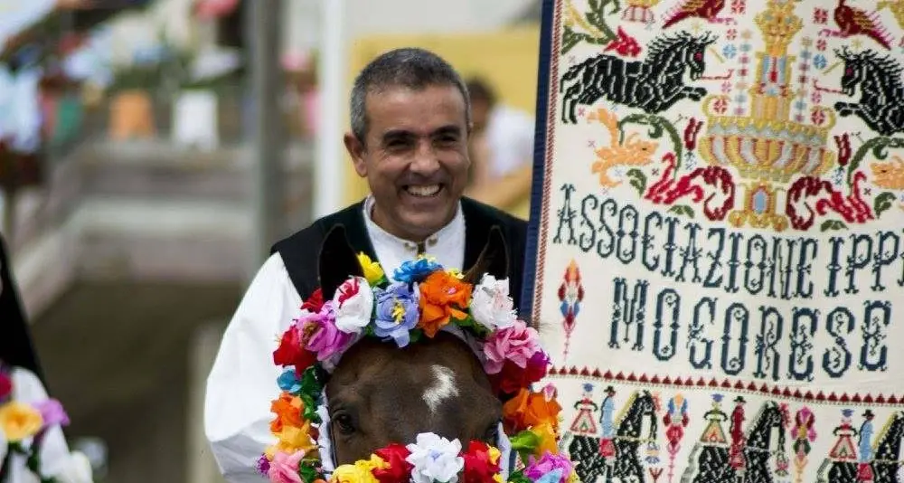 Mogoro piange Fabrizio Maccioni, il cavaliere è morto dopo l’incidente alla processione di San Bernardino