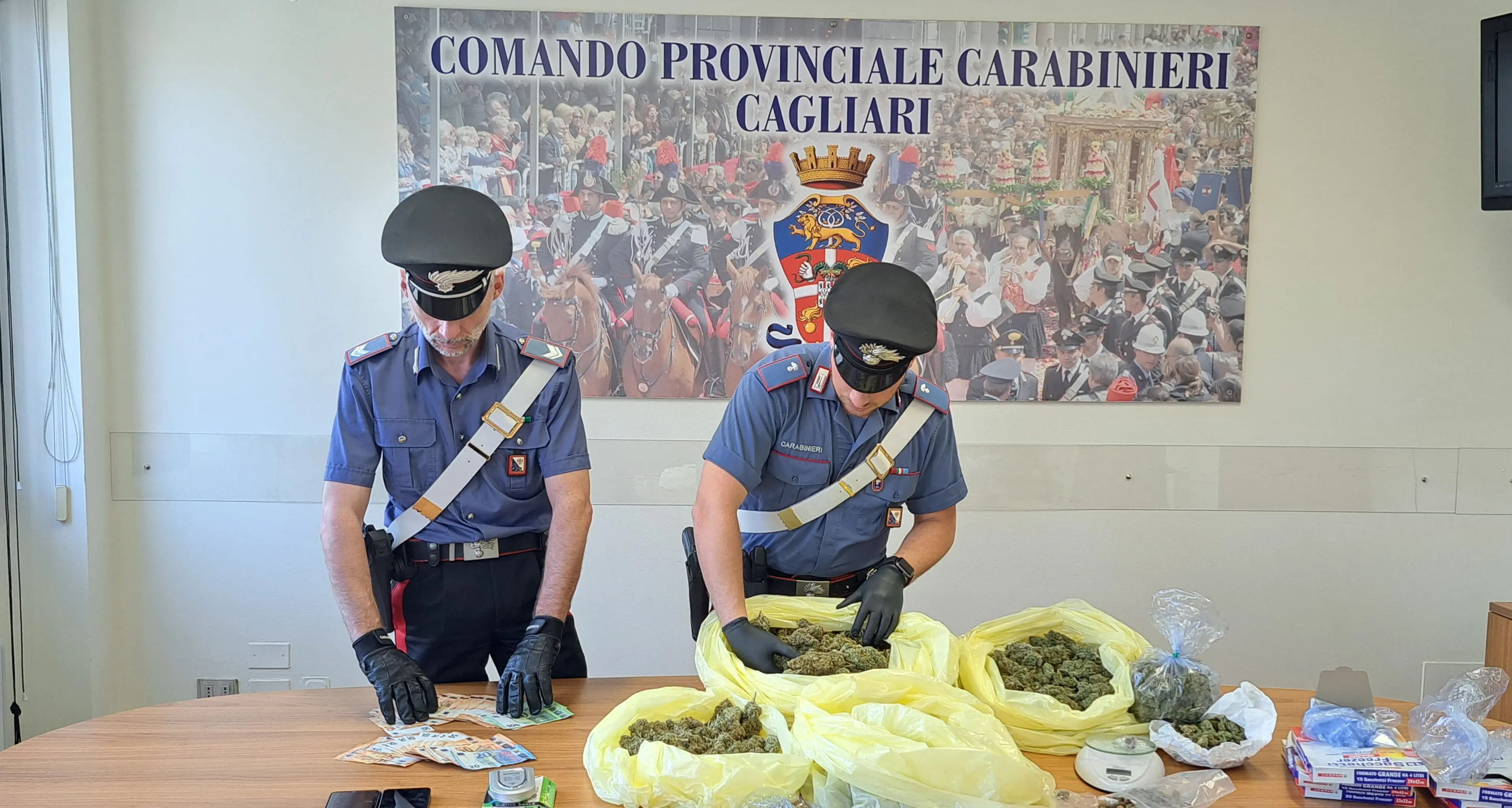 Arrestato a Cagliari un operaio con oltre 2 kg di droga