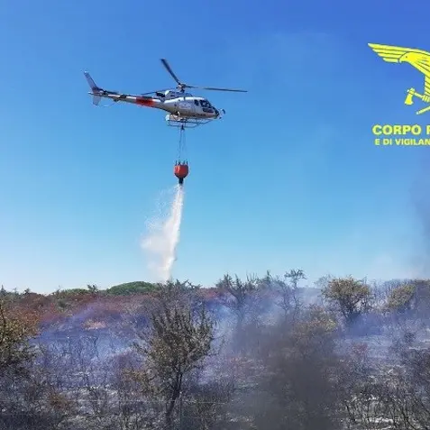 Due incendi a Goni e Talana, elicotteri in azione del Corpo forestale