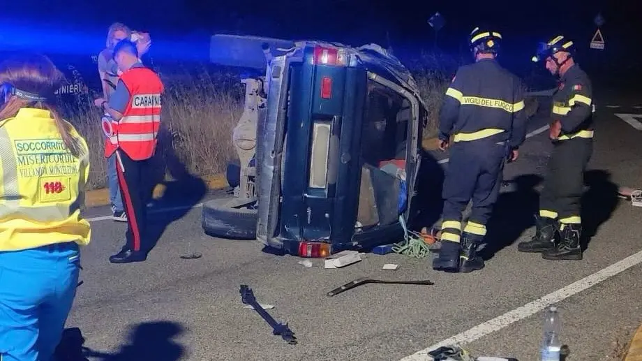 Incidente sulla Alghero-Bosa: auto si ribalta vicino al bivio per Villanova Monteleone