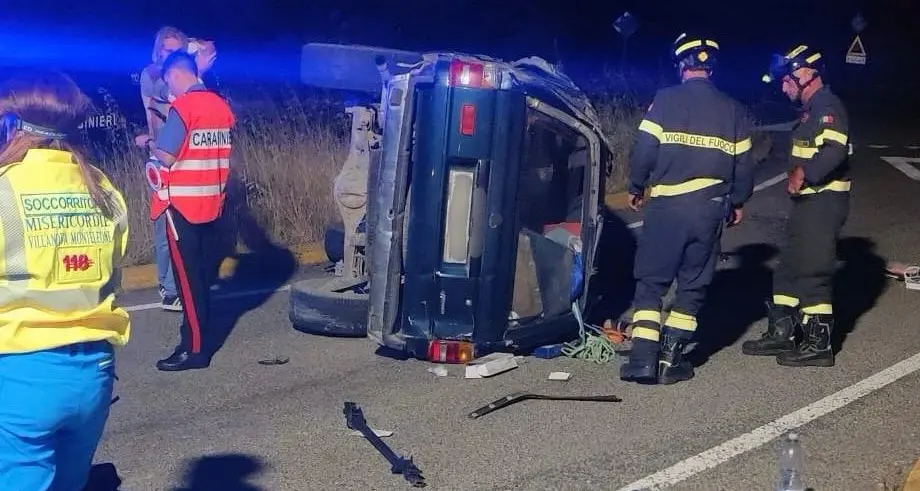 Incidente sulla Alghero-Bosa: auto si ribalta vicino al bivio per Villanova Monteleone