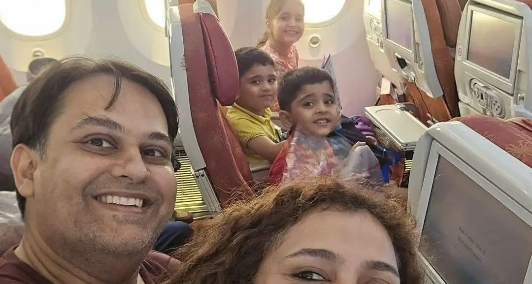 L’ultimo sorriso prima del buio: la tragedia del volo Air India nel volto felice della famiglia Joshi