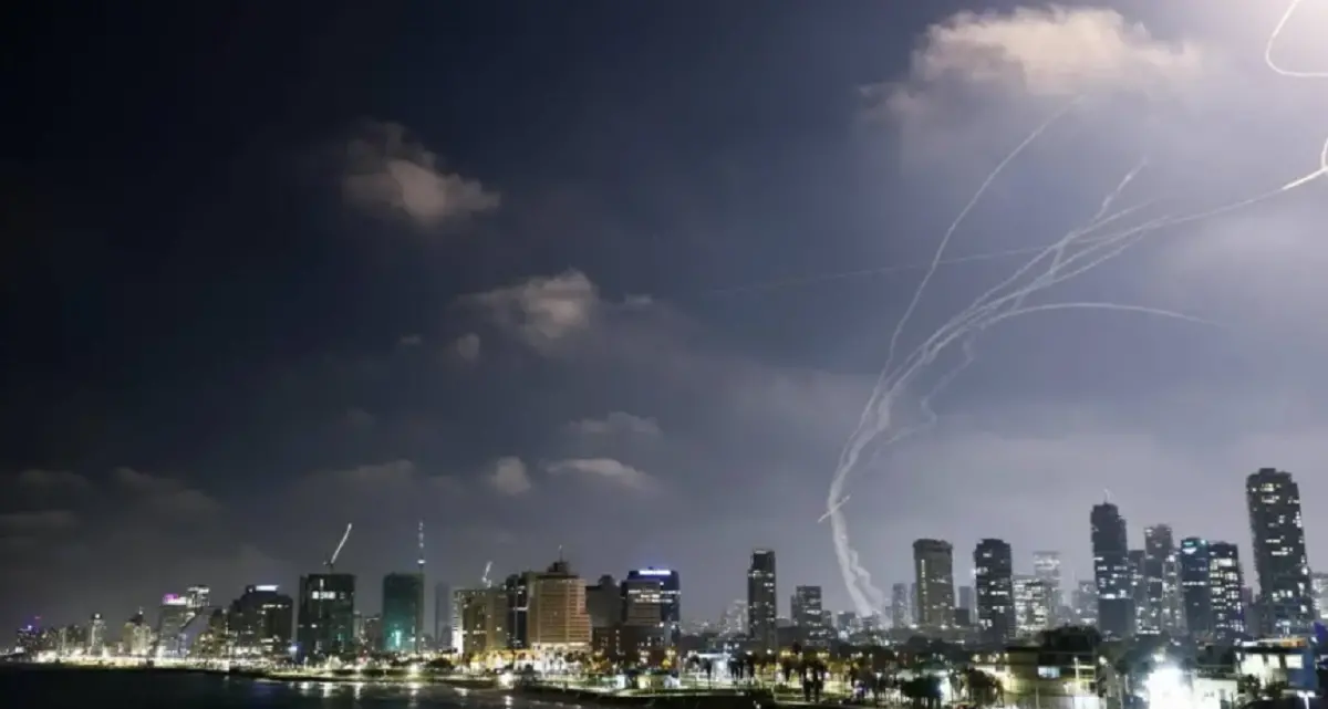 Iran minaccia Gb e Francia: \"Attaccheremo le vostre basi\". Gaza diventa fronte secondario