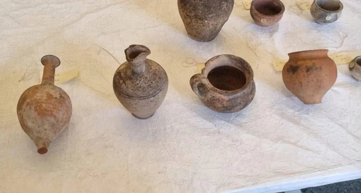 Tharros riabbraccia i suoi tesori: 275 reperti archeologici tornano a Cabras