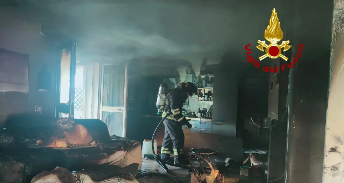 Incendio in un’abitazione a Siniscola, danni gravi ma nessun ferito