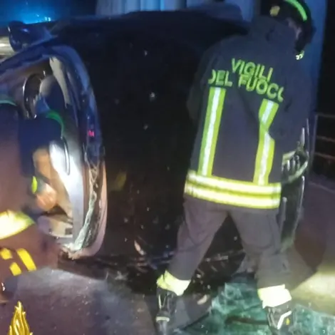 Grave incidente a Jerzu: auto si ribalta dopo aver urtato un pilone, due feriti