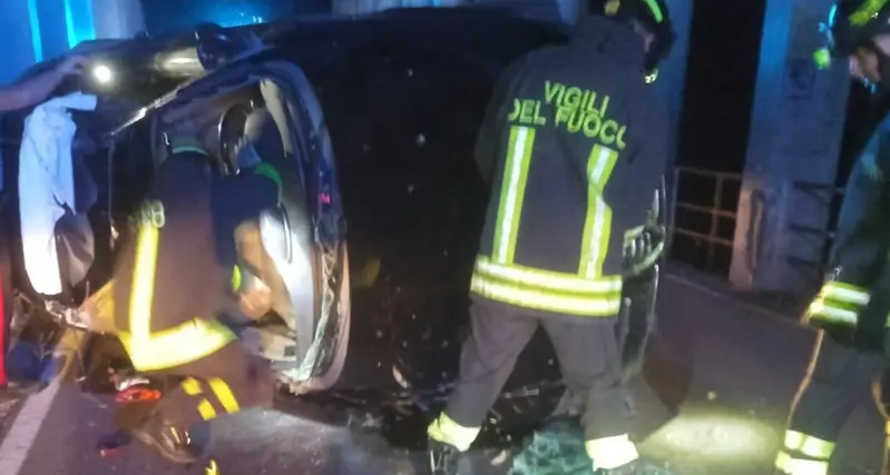 Grave incidente a Jerzu: auto si ribalta dopo aver urtato un pilone, due feriti
