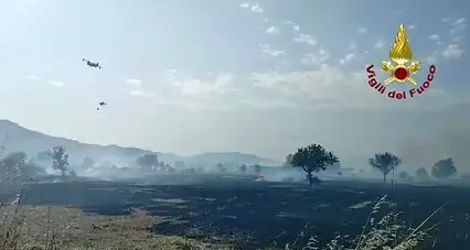 Domato dopo ore l’incendio a Bonorva: le immagini della devastazione