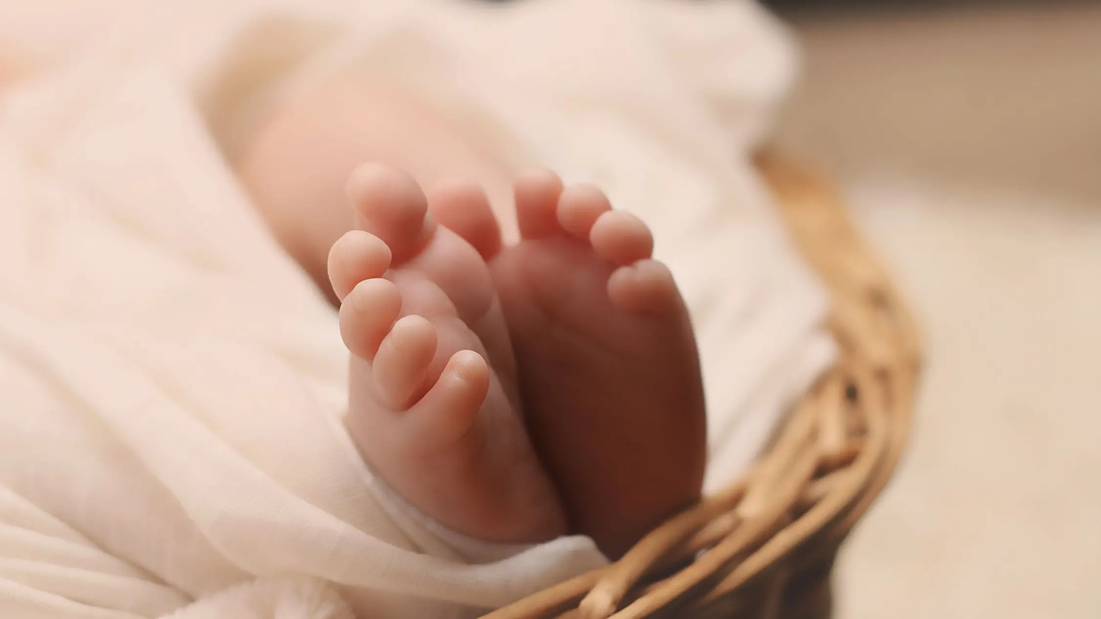 Osilo. Abbandonò sotto un'auto parcheggiata il suo bambino: chiesta condanna a 10 anni