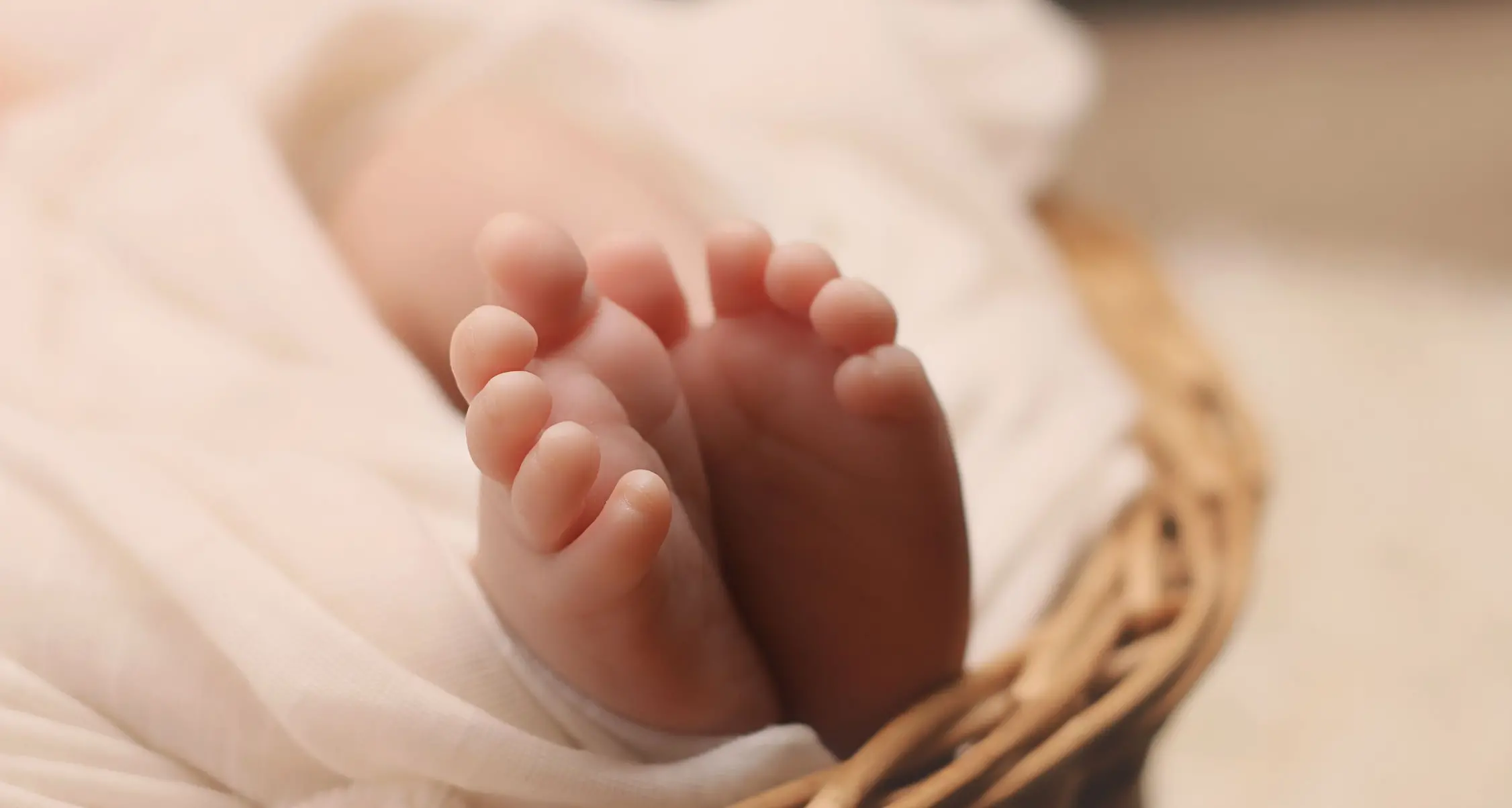 Osilo. Abbandonò sotto un'auto parcheggiata il suo bambino: chiesta condanna a 10 anni
