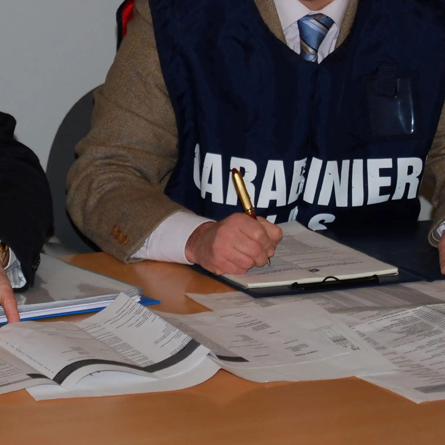 Supermercato chiuso a Pirri: gravi carenze igieniche e cibo scaduto sugli scaffali