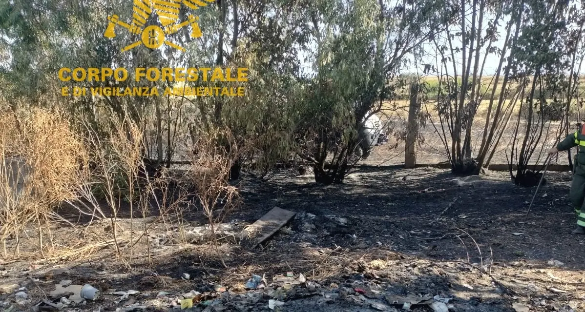 Santa Giusta. Ha 80 anni e ha innescato l’inferno: denunciato per incendio colposo