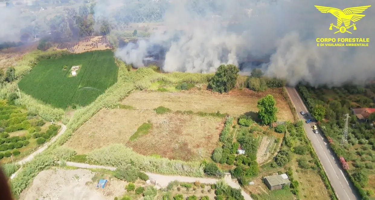 Quindici incendi oggi in Sardegna. A Jerzu un Canadair e due elicotteri in azione