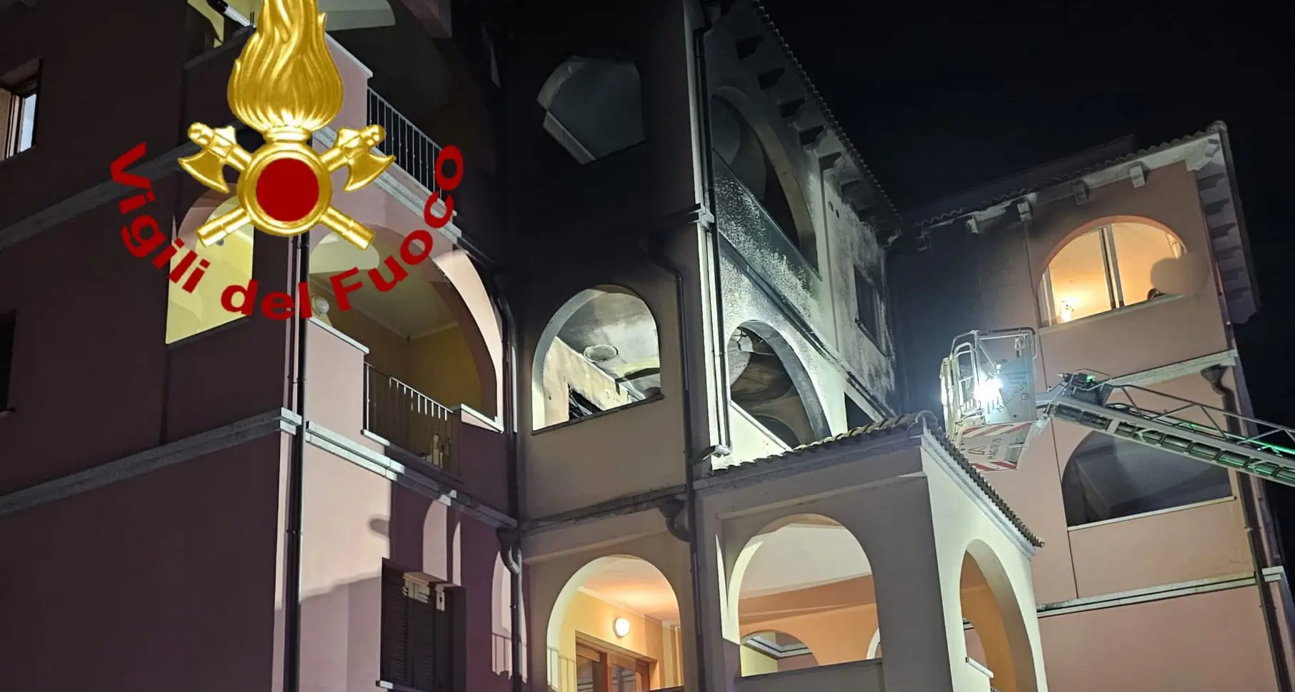 Notte di terrore a Olbia: incendio in veranda, due persone intossicate dal fumo