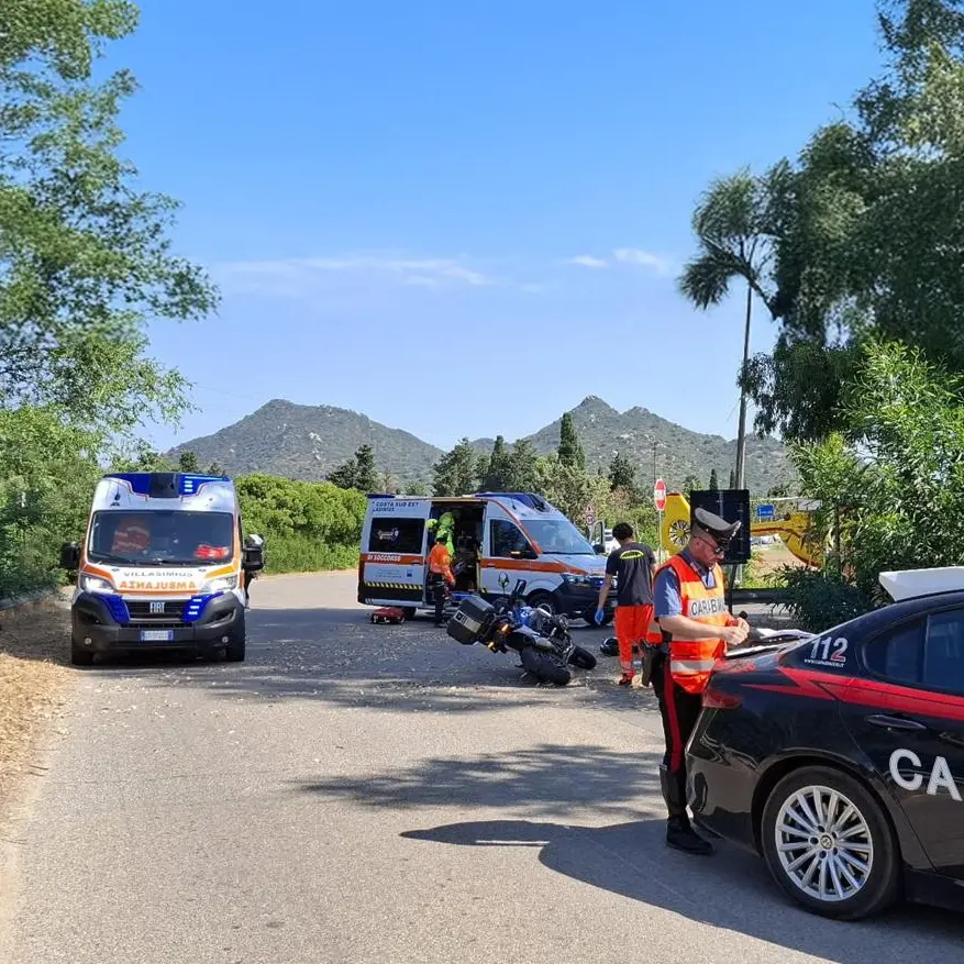 Violento scontro moto-auto a Castiadas: gravissimo il motociclista