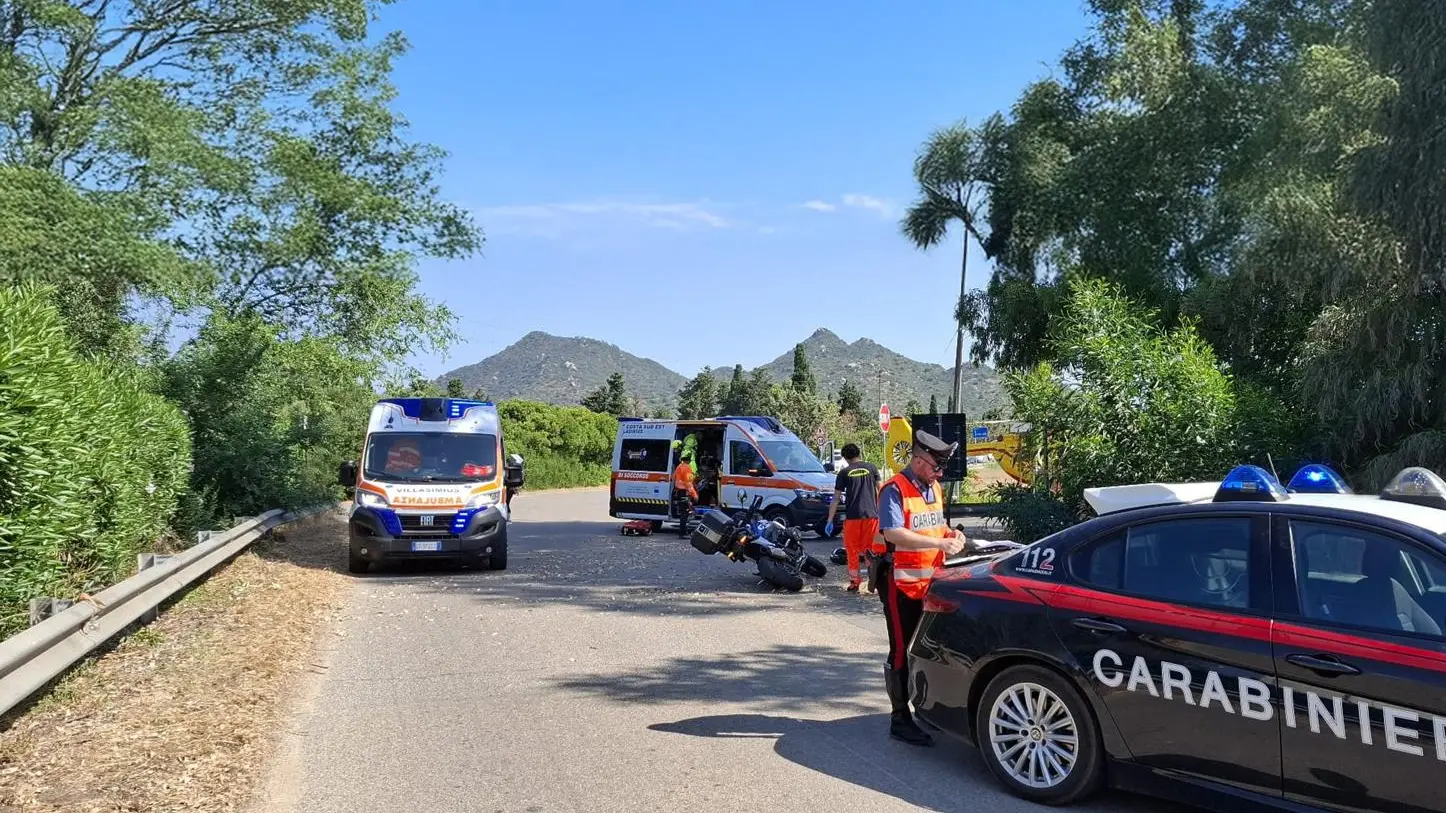 Violento scontro moto-auto a Castiadas: gravissimo il motociclista