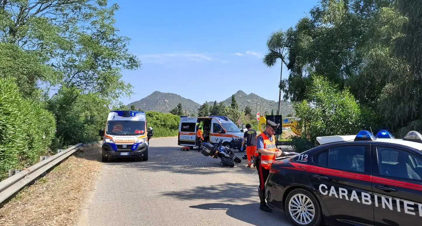 Violento scontro moto-auto a Castiadas: gravissimo il motociclista