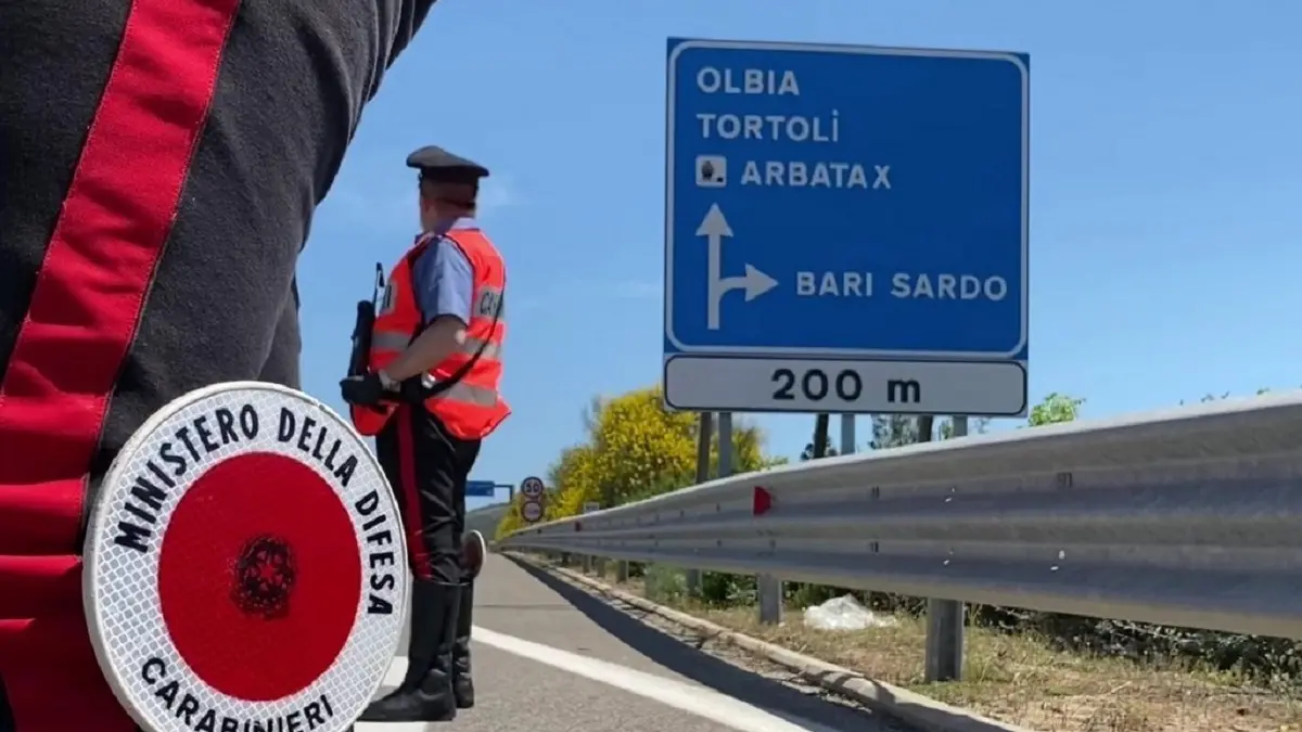 Minaccia la nonna di darle fuoco al letto: arrestato 26enne a Bari Sardo