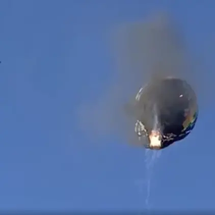 Mongolfiera prende fuoco in volo in Brasile: almeno otto morti e tredici feriti