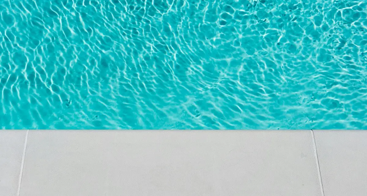 Tragedia a Castrezzato: bambino di quattro anni muore dopo caduta in piscina
