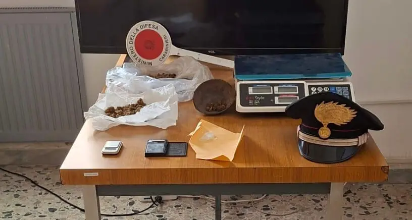 Trovato in possesso di 9 kg di marijuana e merce rubata: allevatore in manette a Sanluri