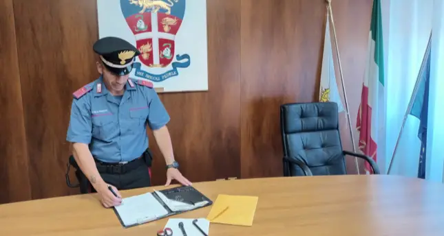 Ladro seriale sorpreso a forzare un'auto a Sassari: arrestato dai carabinieri