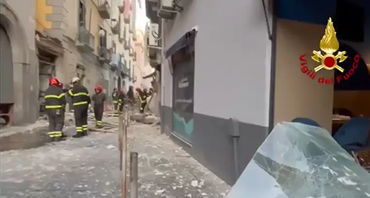 Esplosione in un ristorante: un morto e quattro feriti a Napoli