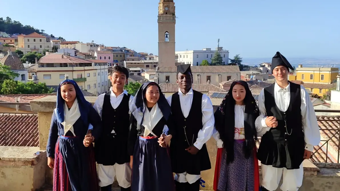 Scambi culturali: giovani da tutto il mondo scoprono la Sardegna grazie a Intercultura Guspini
