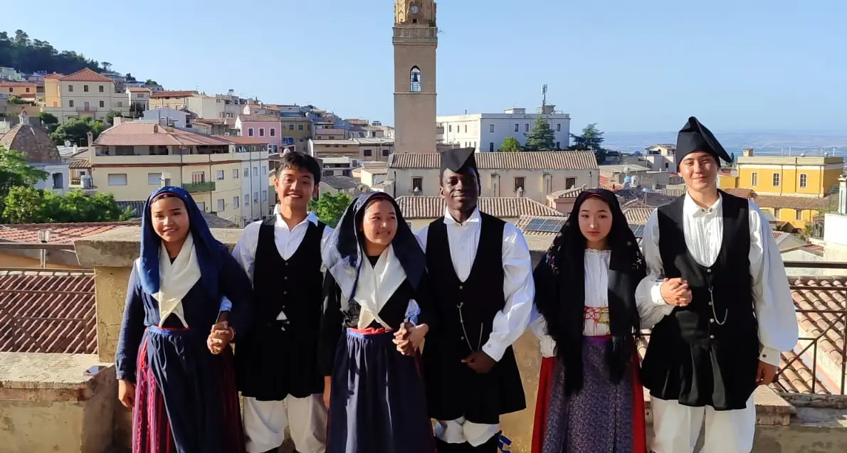 Scambi culturali: giovani da tutto il mondo scoprono la Sardegna grazie a Intercultura Guspini