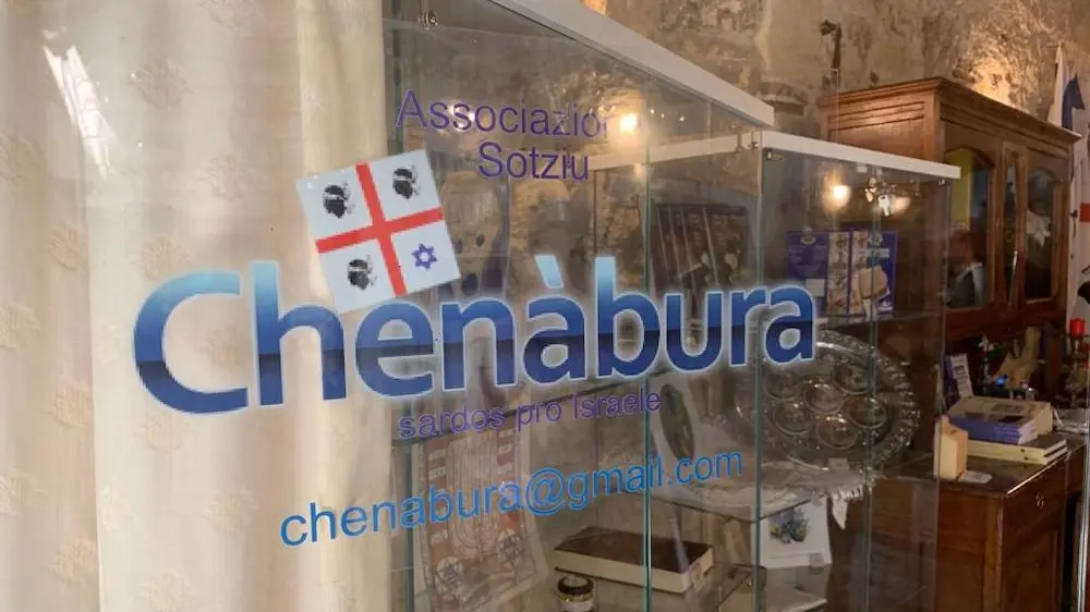 Petardo lanciato a pochi passi dalla sede del museo ebraico a Cagliari