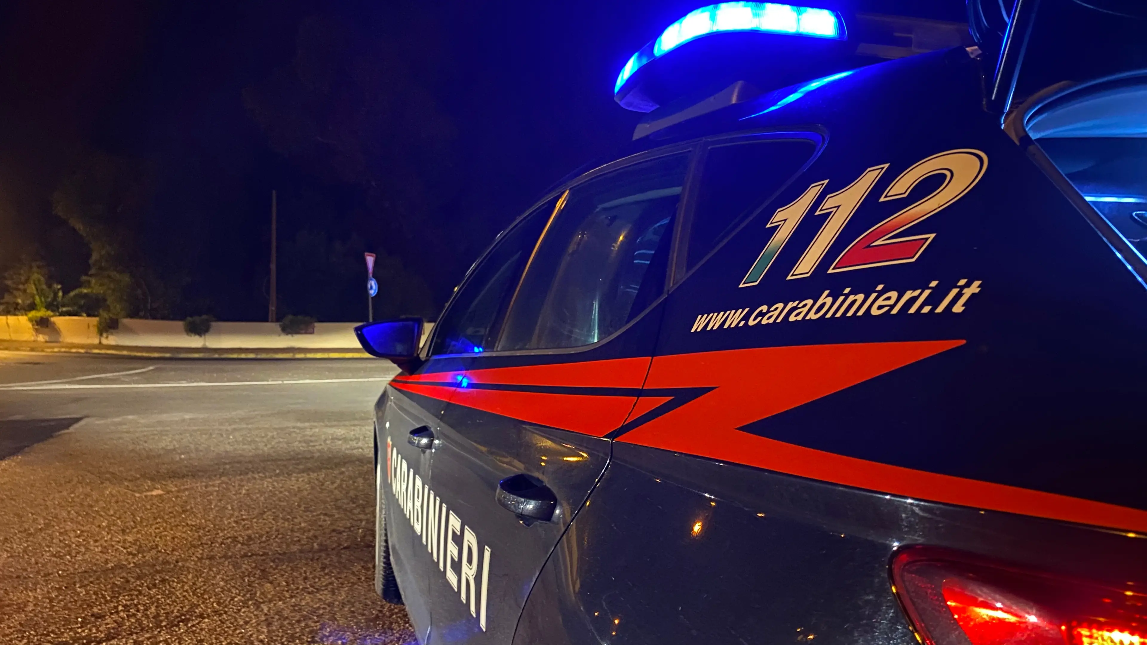 Droga, alcol e armi: 9 segnalazioni e 2 denunce nei controlli notturni a San Teodoro e Budoni
