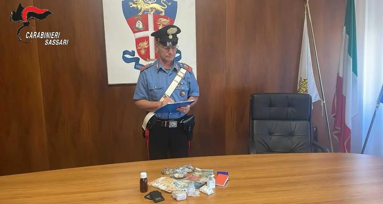 Eroina nascosta in un vaso da giardino, uomo arrestato a Sassari