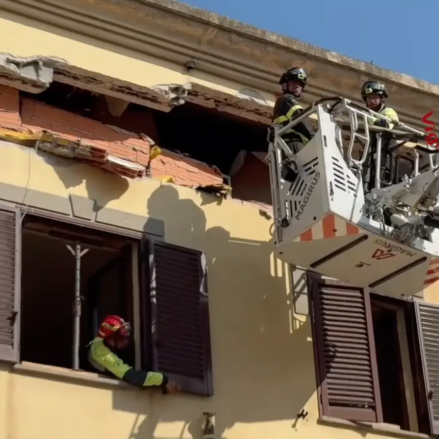 Esplosione a Sassari. Tra le macerie e le fiamme: il video dei Vigili del Fuoco