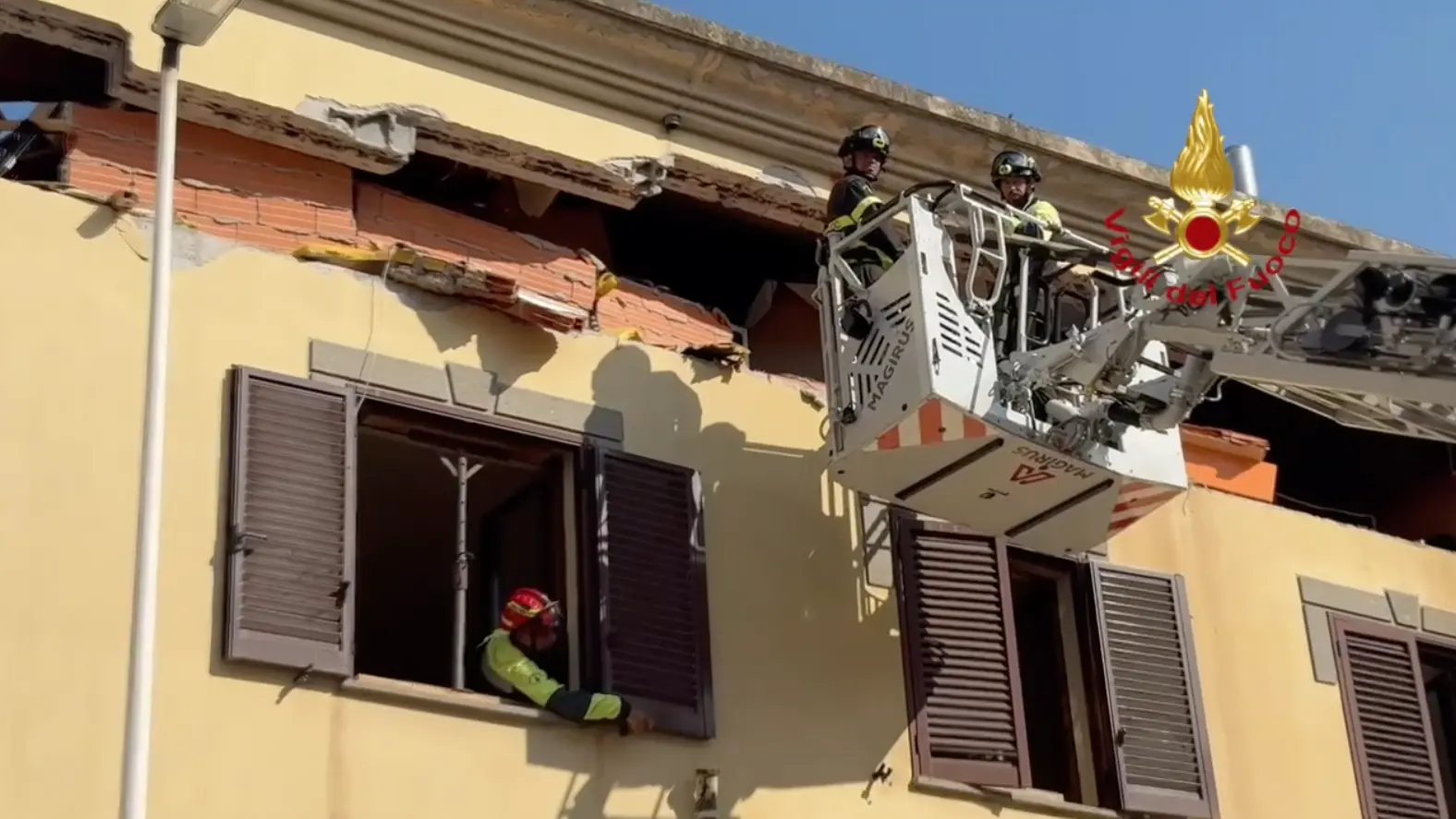 Sassari, attimi di paura: le immagini dal luogo dell’esplosione