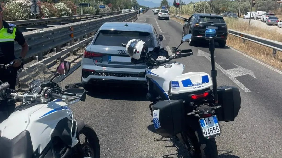 Fuga spericolata sulla SS 130: fermata auto con conducente senza patente
