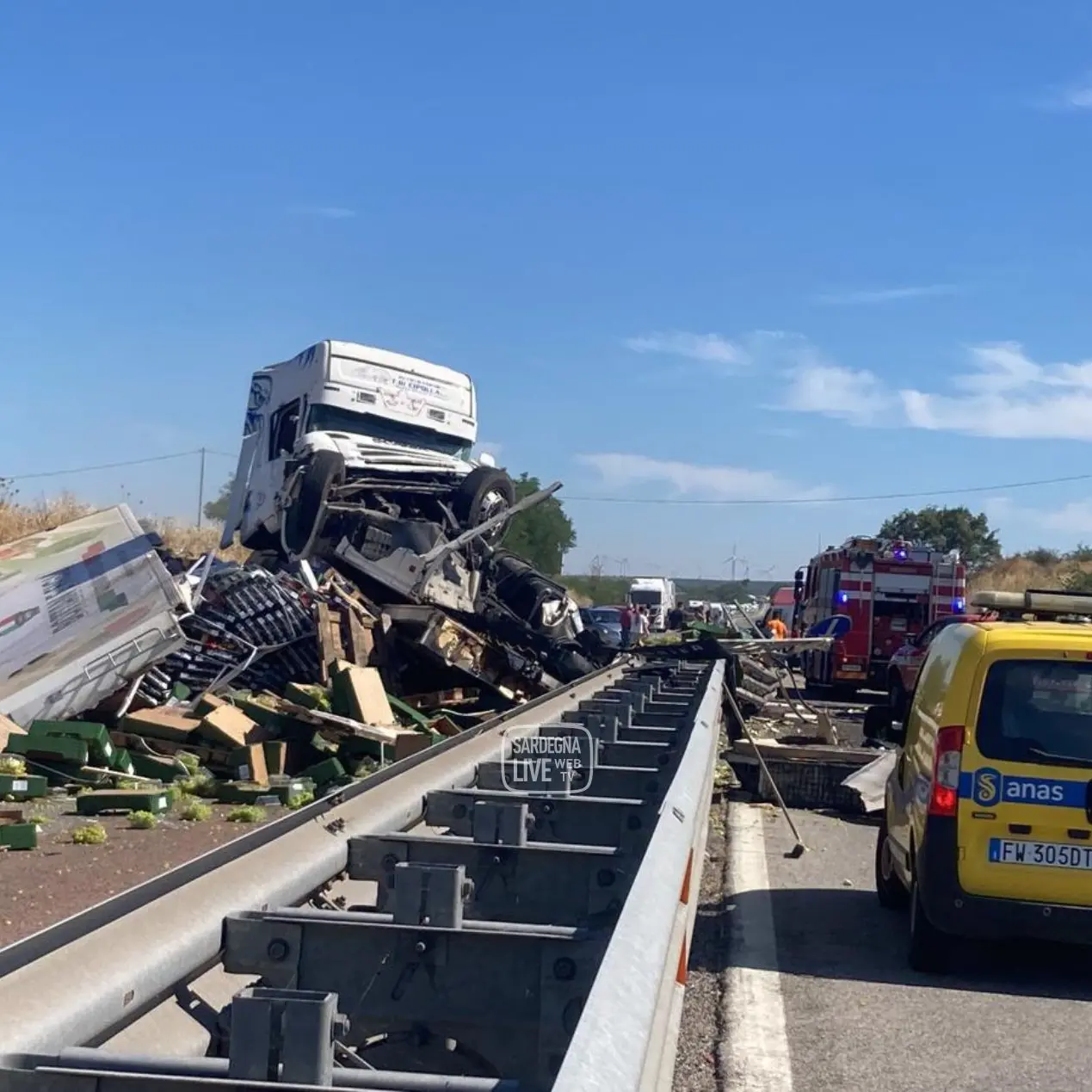 Tragedia sulla SS131: è morto l’autista dell’autoarticolato ribaltato a Campeda