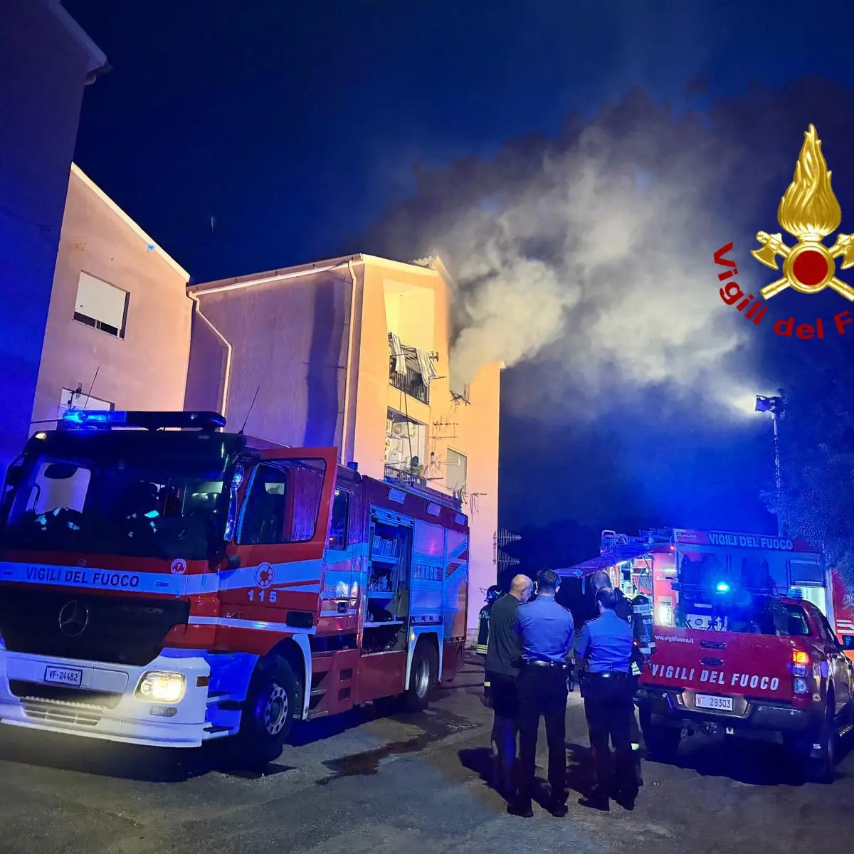 Incendio a Bosa: appartamento in fiamme, tre persone in ospedale
