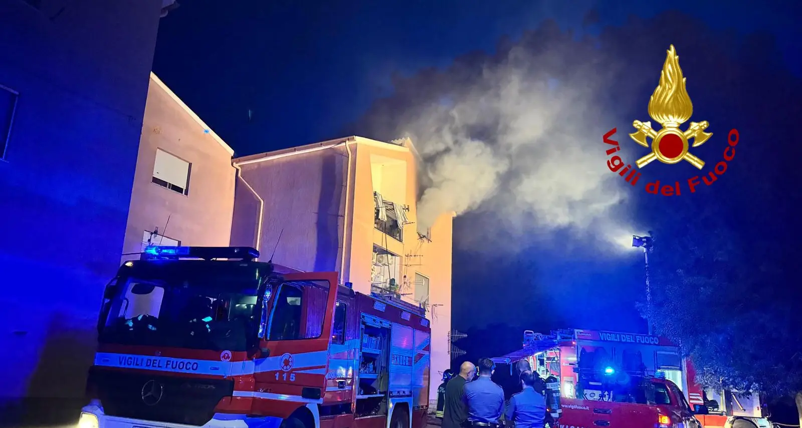 Incendio a Bosa: appartamento in fiamme, tre persone in ospedale
